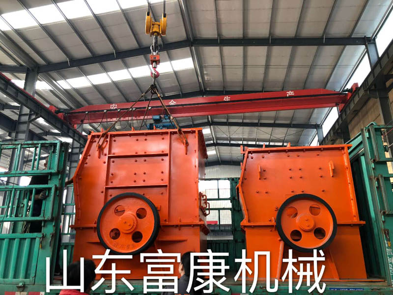 錘式移動(dòng)破碎機(jī)發(fā)貨現(xiàn)場(chǎng)